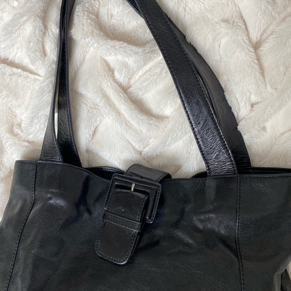 HOBO black soft leather double strap, stylish buckle flaps over top open - Picture 2 of 8